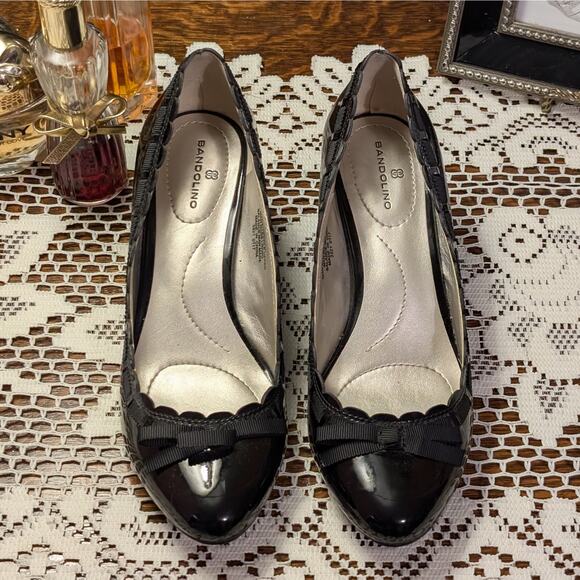 EUC Bandalino Black Patent Leather Scalloped Bow Pumps BD7Oceanna, US Women's 6M - Picture 3 of 8